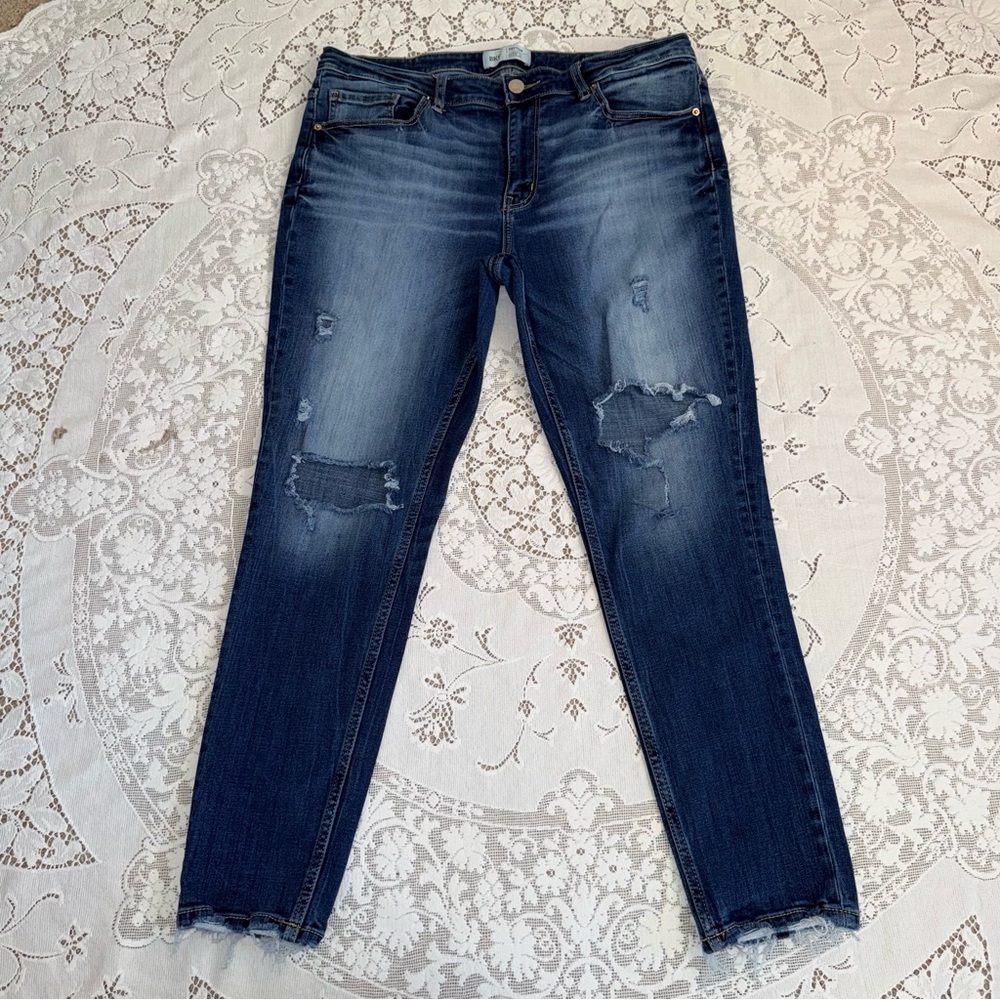 BKE Dark Blue Distressed‎ Universal Mid rise Ankle Jeans size 31